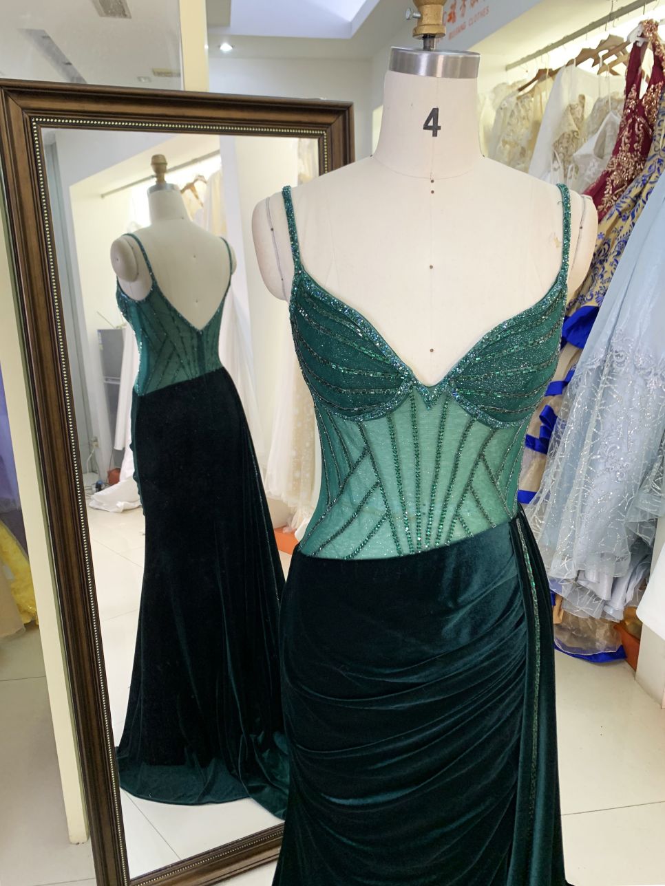 Corset beading chain emerald green sleeveless hand pleated prom evening dresses with detachable velvet overskirt
