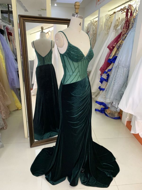 Corset beading chain emerald green sleeveless hand pleated prom evening dresses with detachable velvet overskirt