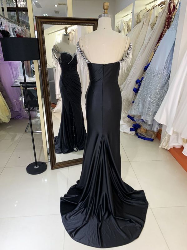 New elegant used silver beading tassel satin black wholesale long gowns evening prom dress 2025