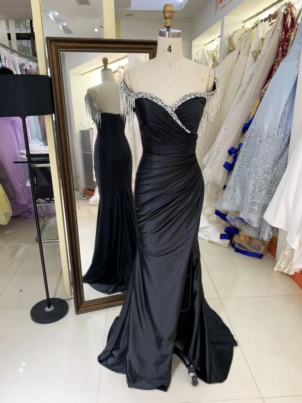 New elegant used silver beading tassel satin black wholesale long gowns evening prom dress 2025