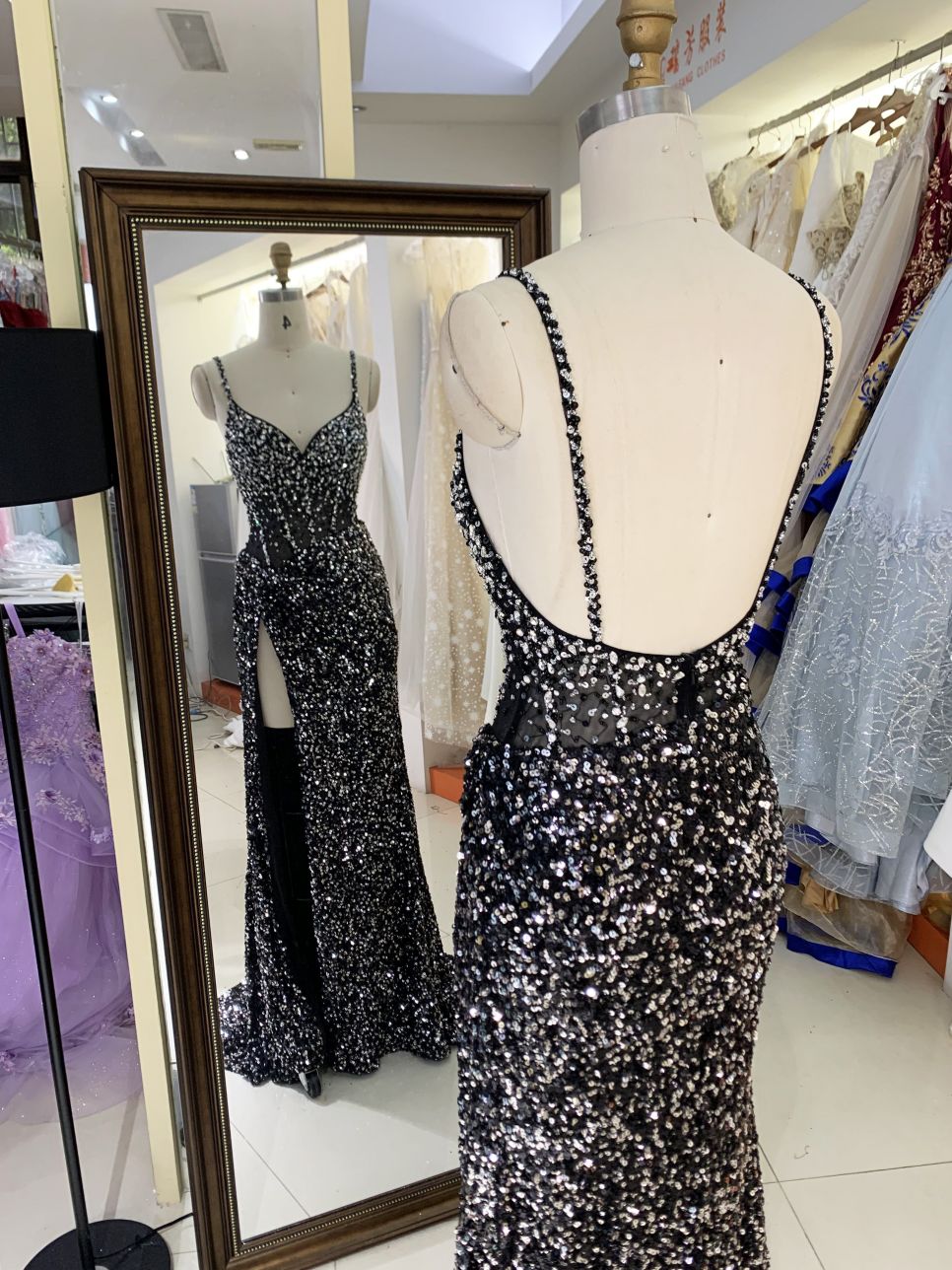2025 New style elegant V-neck sequins contrast color zipper back women's evening dress slim left leg slit dress