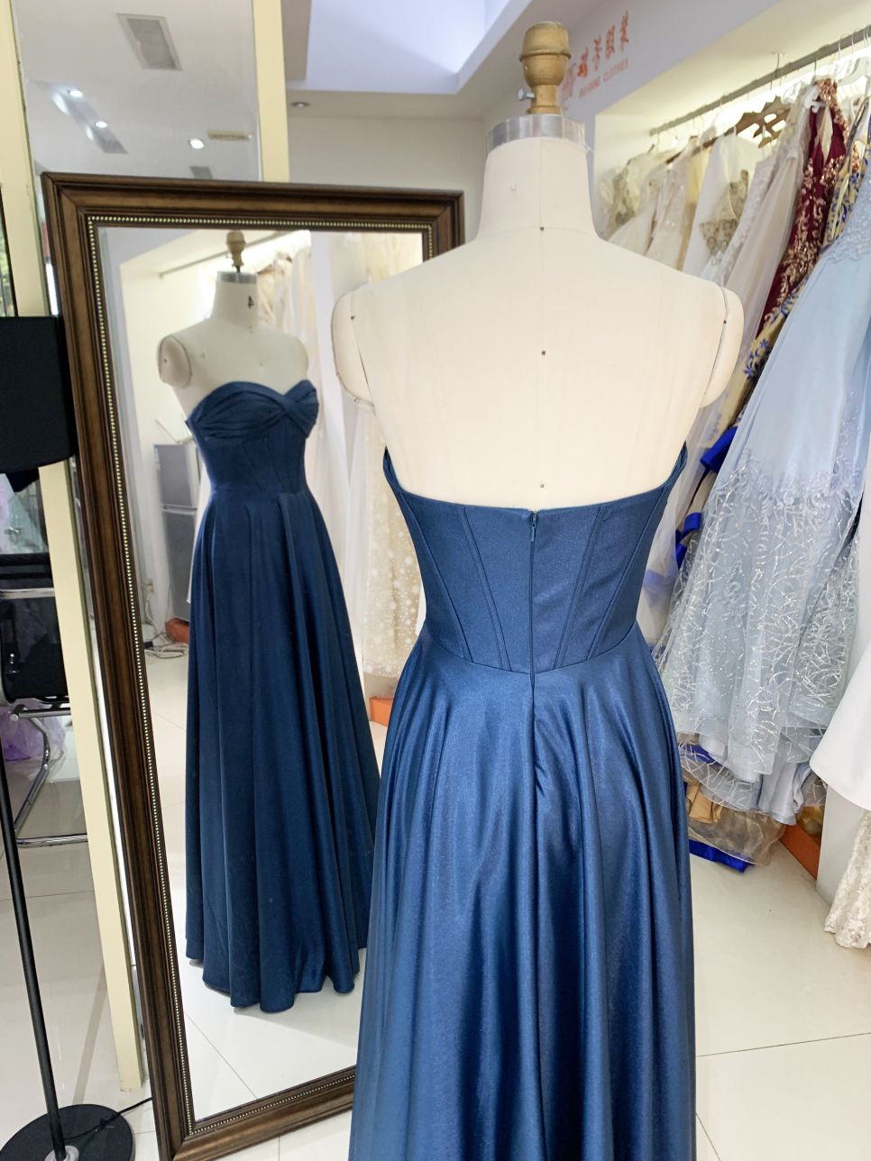 2025 Latest navy blue prom dress sexy slim pleat slit A-Line skirt lace up back boning design prom dress
