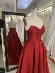 2025 Latest custom Luxurious Burgundy sexy sleeveless pleated dress satin fabric retro prom dress for women