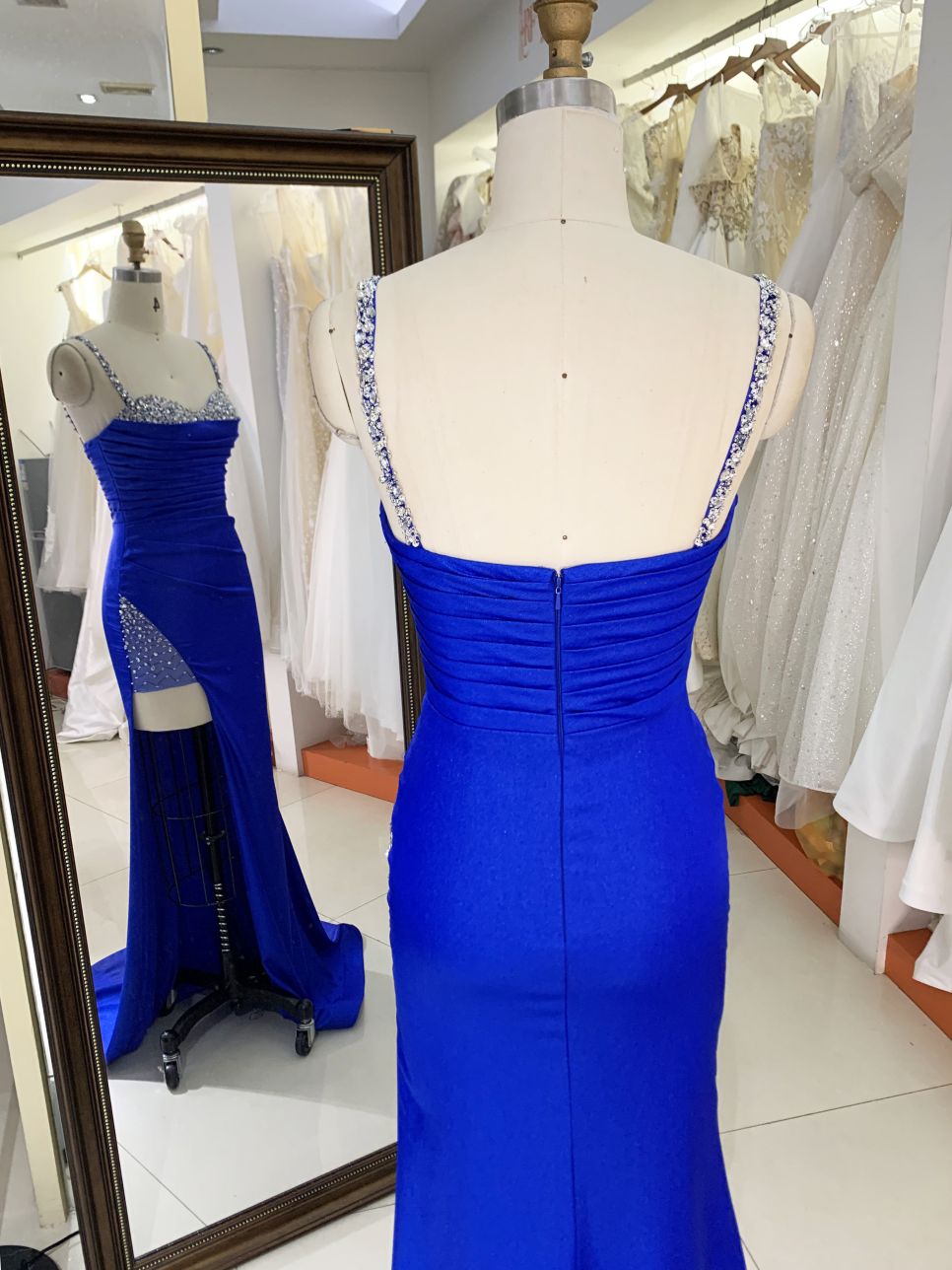 2025 wholesale Royal blue sleeveless beading jersey satin skirt mermaid hand pleated prom evening dresses