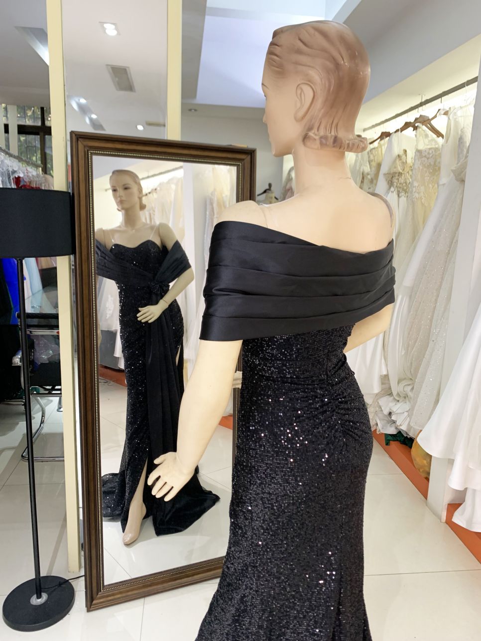 2025 Latest custom black fashion sexy women's cape design strapless corset sequins high slit evening dress