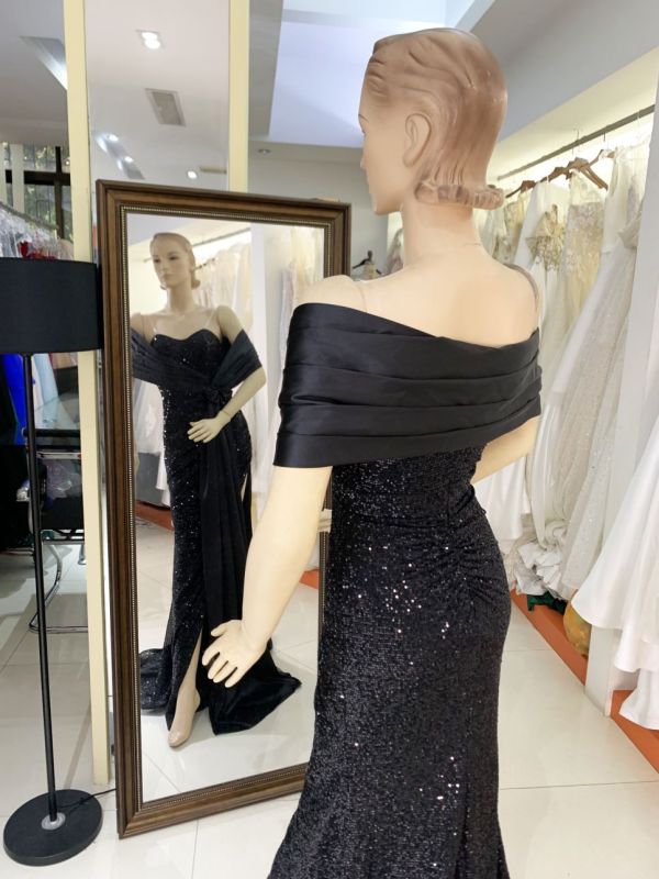 2025 Latest custom black fashion sexy women's cape design strapless corset sequins high slit evening dress