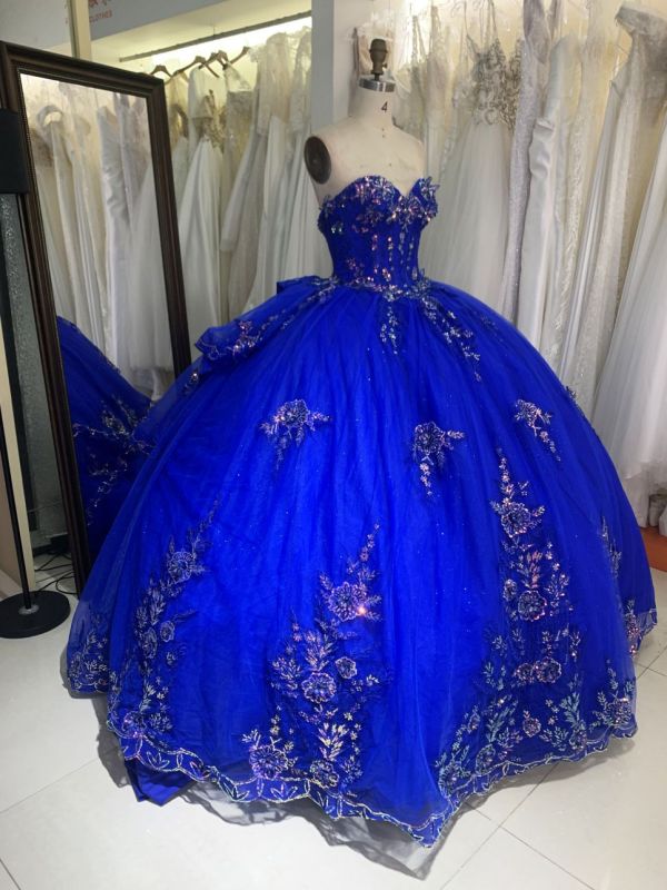 2025 New custom high quality latest 3D flowers lace embroidery dresses evening ball gowns royal blue quinceanera dress