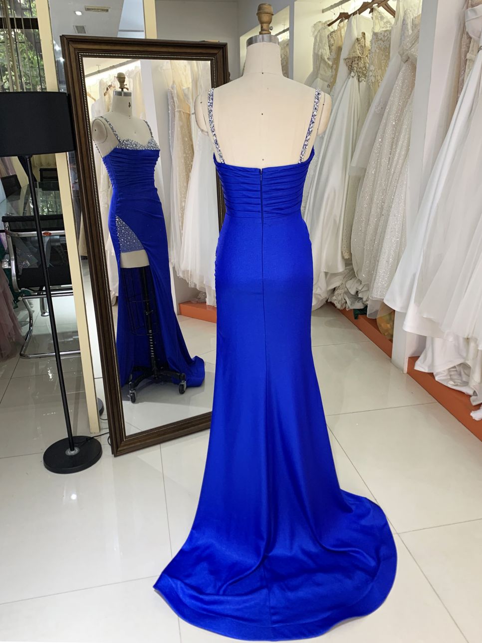 2025 wholesale Royal blue sleeveless beading jersey satin skirt mermaid hand pleated prom evening dresses