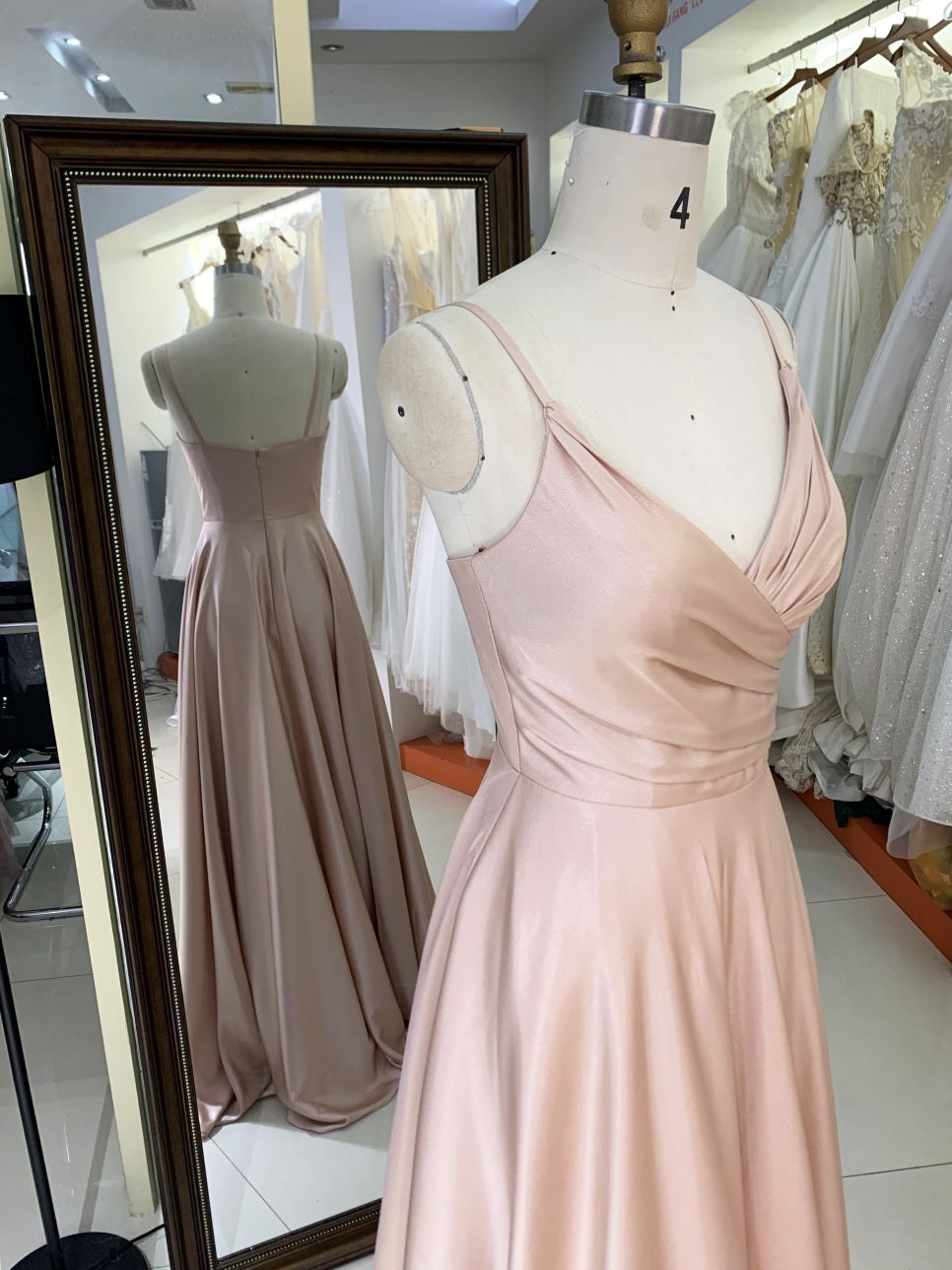 2025 wholesale sleeveless hand pleated champagne A line satin zipper up prom dresses