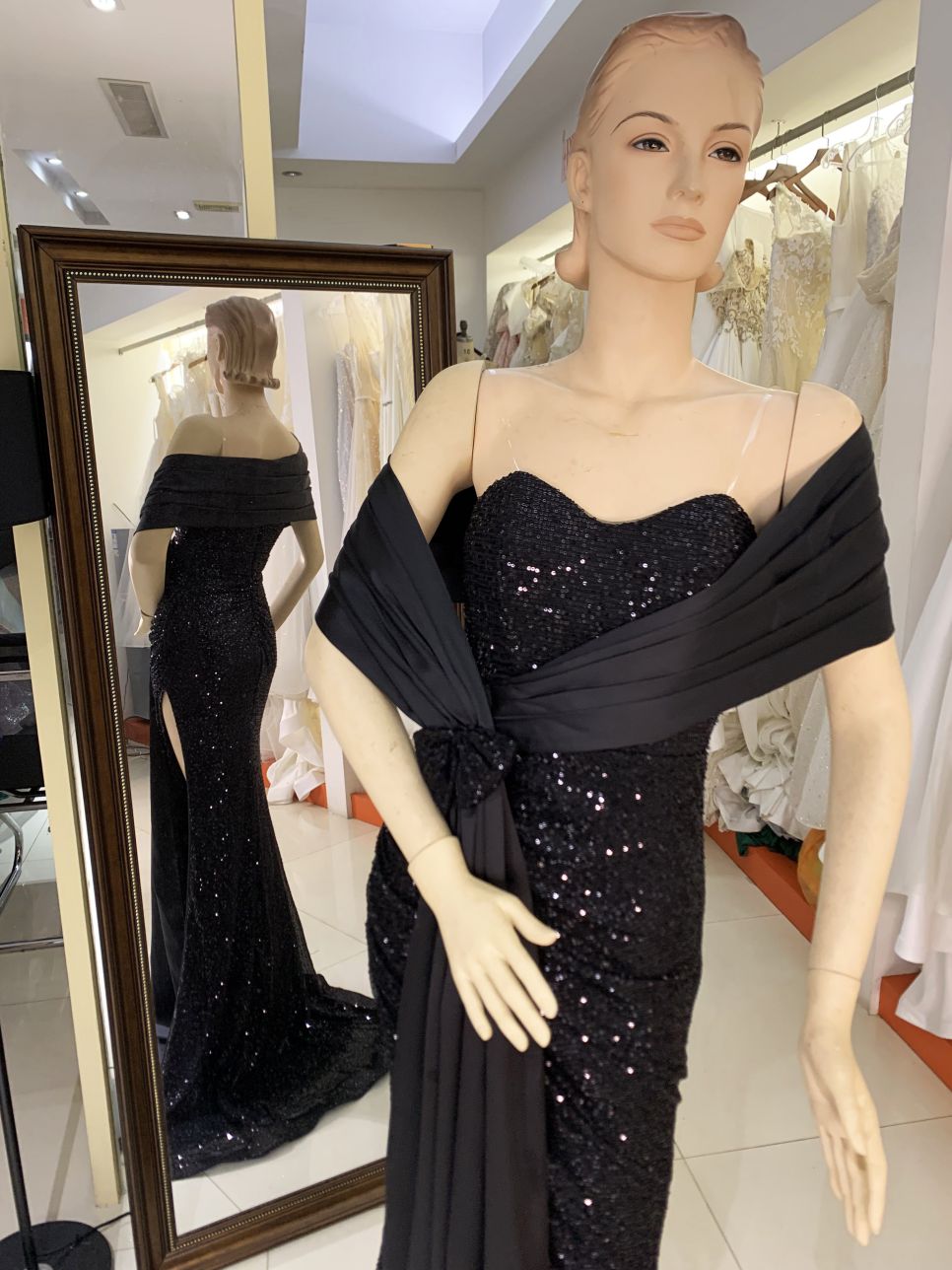 2025 Latest custom black fashion sexy women's cape design strapless corset sequins high slit evening dress