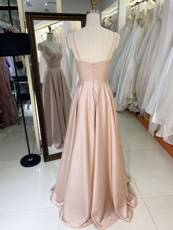 2025 wholesale sleeveless hand pleated champagne A line satin zipper up prom dresses