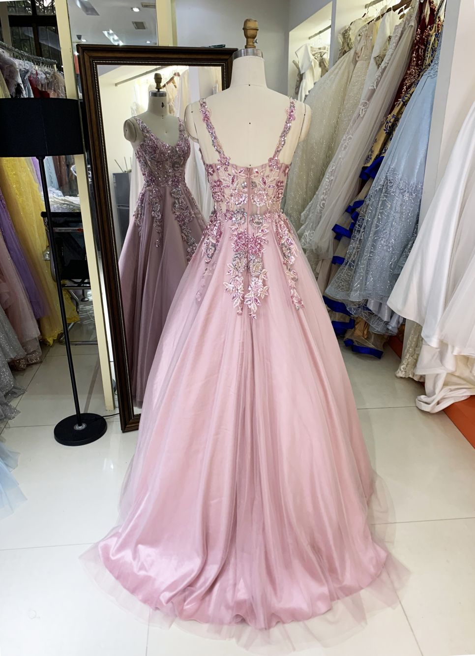 2025 New custom Sexy Sleeveless Lace Embroidered Flower Tulle ball gown skirt of prom dresses party evening dress