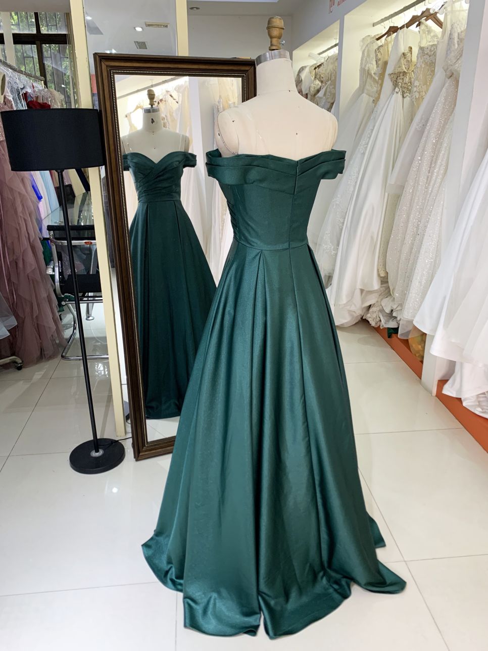 2025 wholesale emerald green off shoulder hand pleated satin A line prom dresses