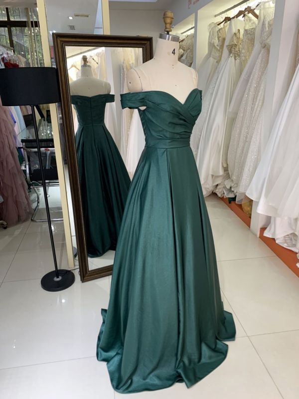 2025 wholesale emerald green off shoulder hand pleated satin A line prom dresses
