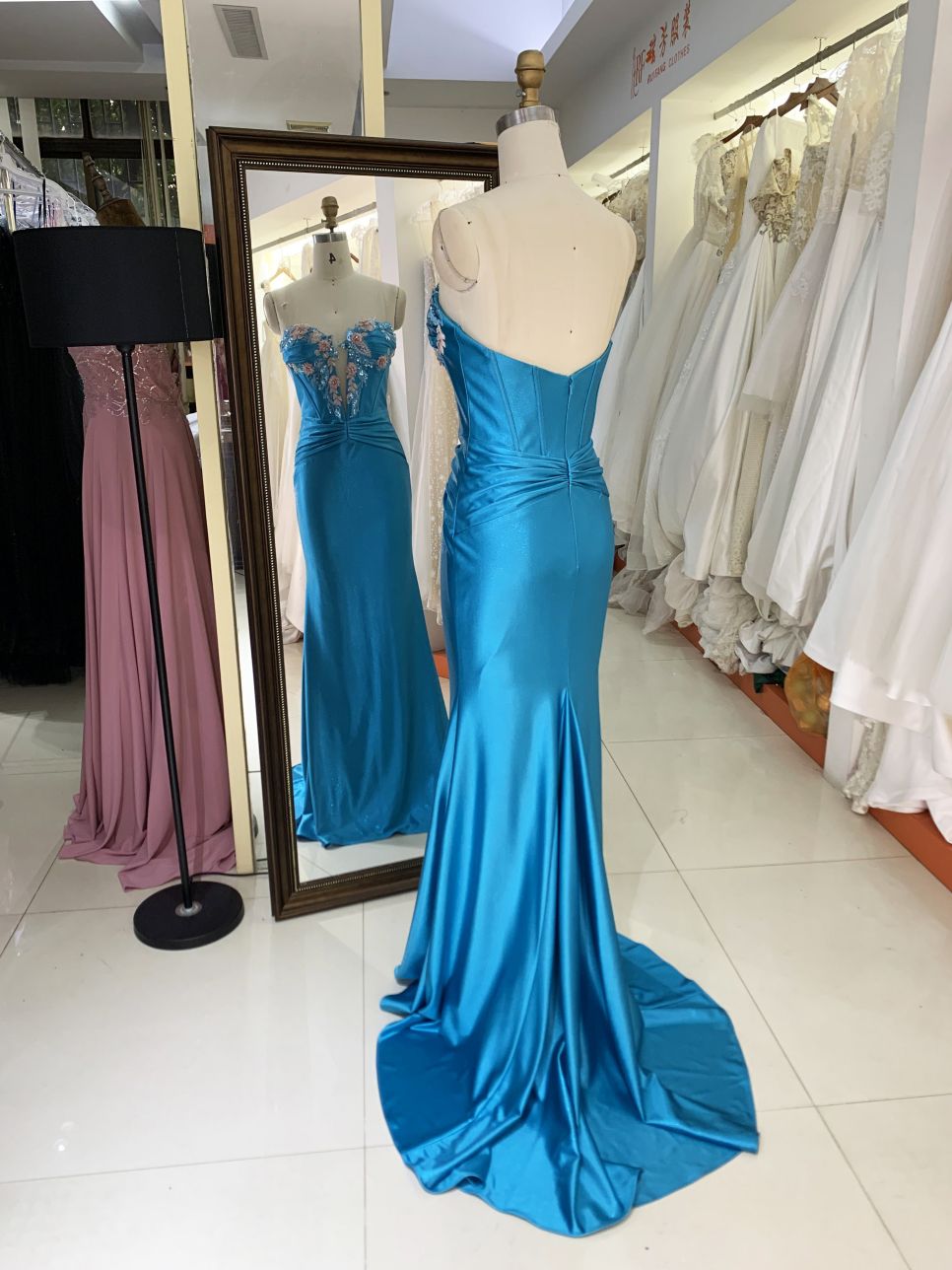 2025 Latest custom teal contrast color sexy deep V-neck satin evening dress women's slim fit slit mermaid prom dress