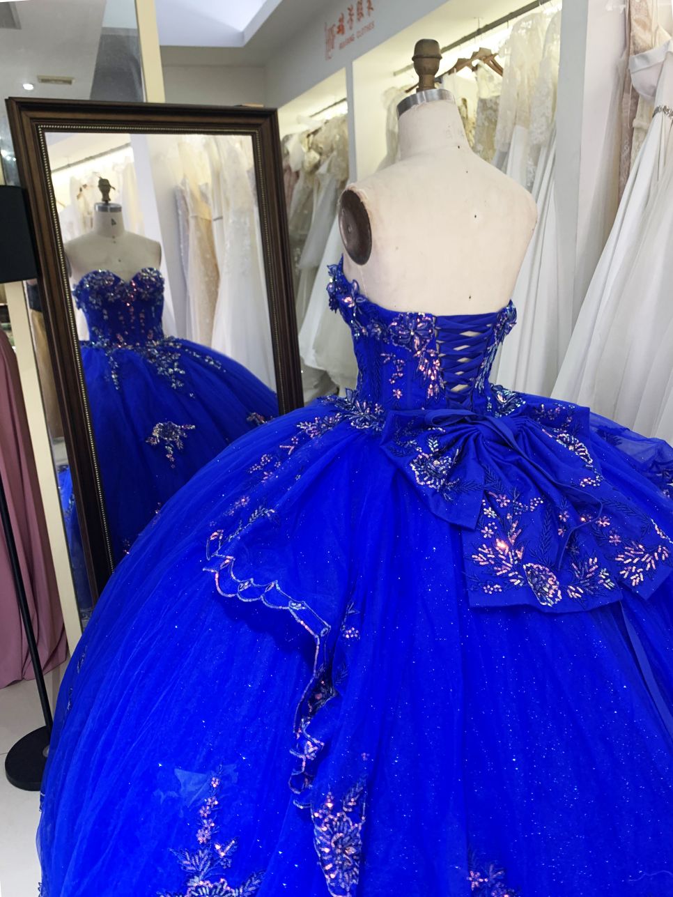 2025 New custom high quality latest 3D flowers lace embroidery dresses evening ball gowns royal blue quinceanera dress