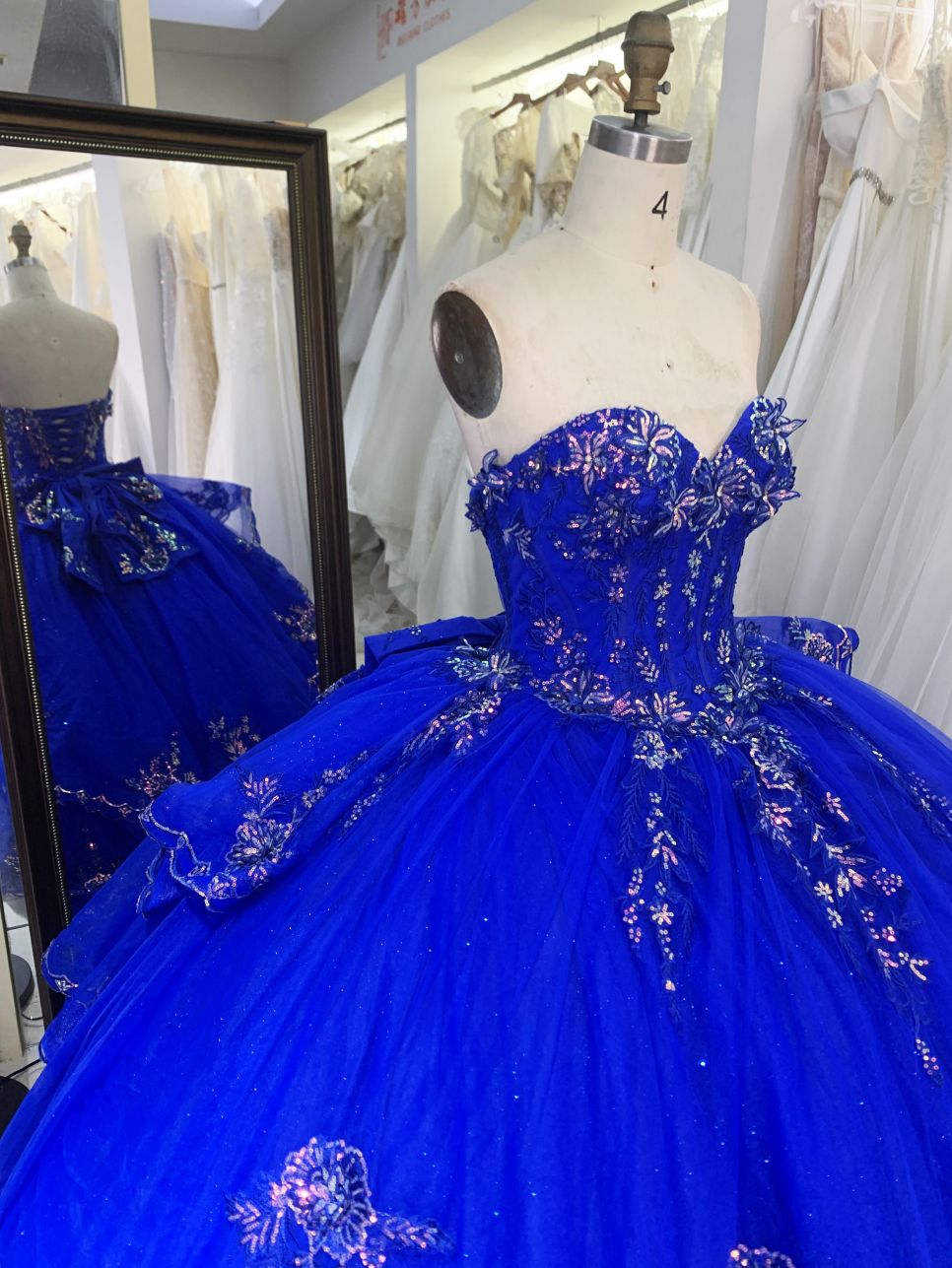 2025 New custom high quality latest 3D flowers lace embroidery dresses evening ball gowns royal blue quinceanera dress