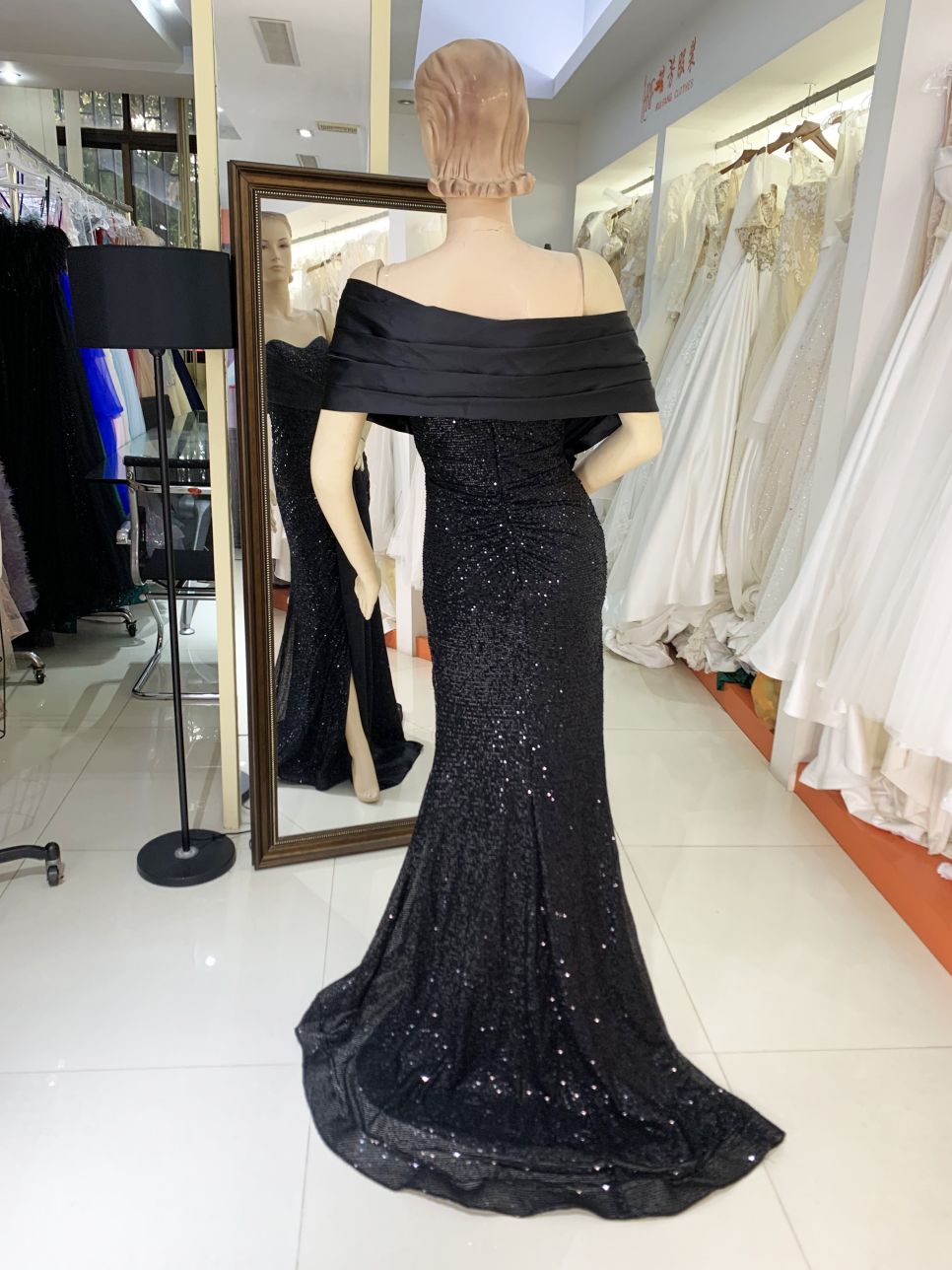 2025 Latest custom black fashion sexy women's cape design strapless corset sequins high slit evening dress