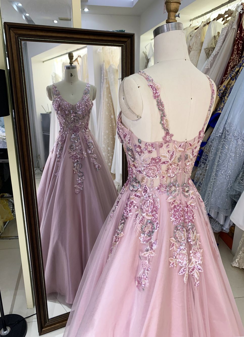 2025 New custom Sexy Sleeveless Lace Embroidered Flower Tulle ball gown skirt of prom dresses party evening dress
