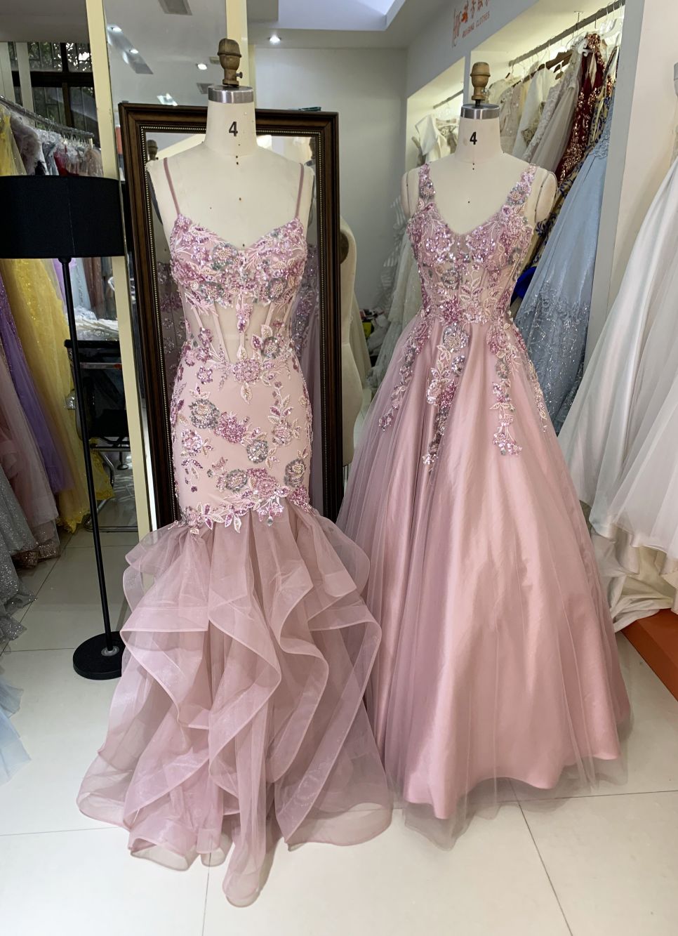2025 New custom Sexy Sleeveless Lace Embroidered Flower Tulle ball gown skirt of prom dresses party evening dress