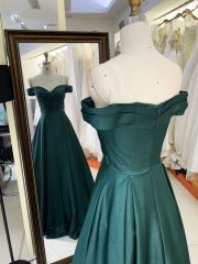 2025 wholesale emerald green off shoulder hand pleated satin A line prom dresses