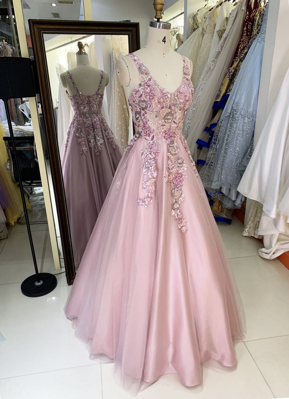2025 New custom Sexy Sleeveless Lace Embroidered Flower Tulle ball gown skirt of prom dresses party evening dress