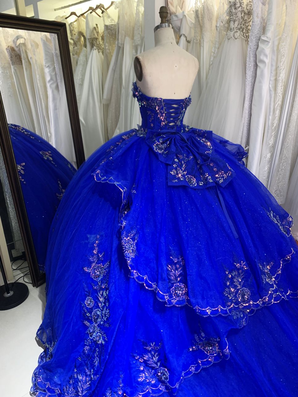 2025 New custom high quality latest 3D flowers lace embroidery dresses evening ball gowns royal blue quinceanera dress
