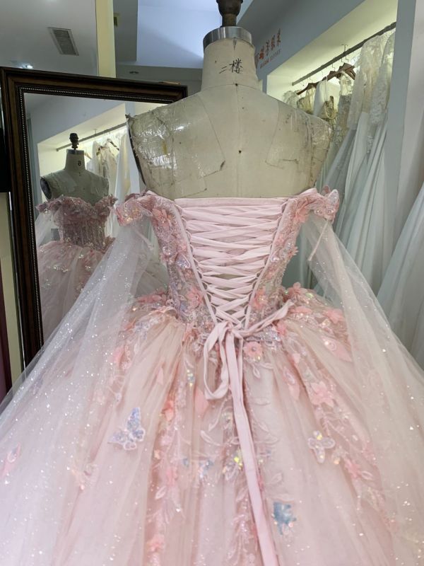 New custom high quality latest 3D flowers lace embroidery dresses evening ball gowns pink quinceanera dress 2025