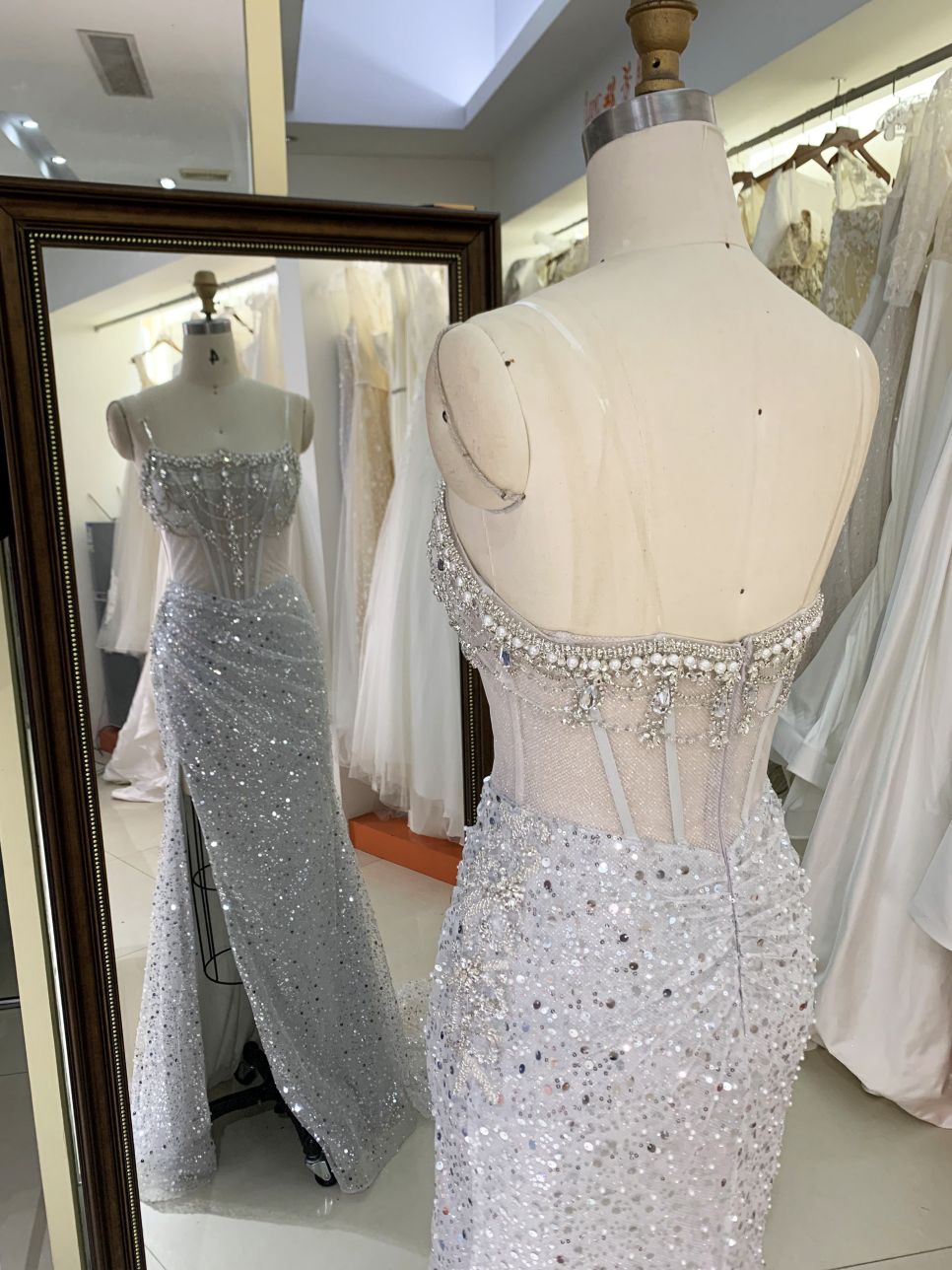 Latest custom crystal beading dress sequin fabric retro prom dress 2025 luxury elegant for women