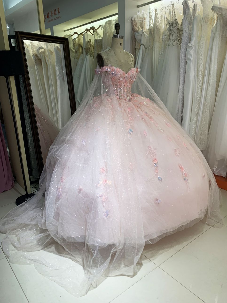 New custom high quality latest 3D flowers lace embroidery dresses evening ball gowns pink quinceanera dress 2025
