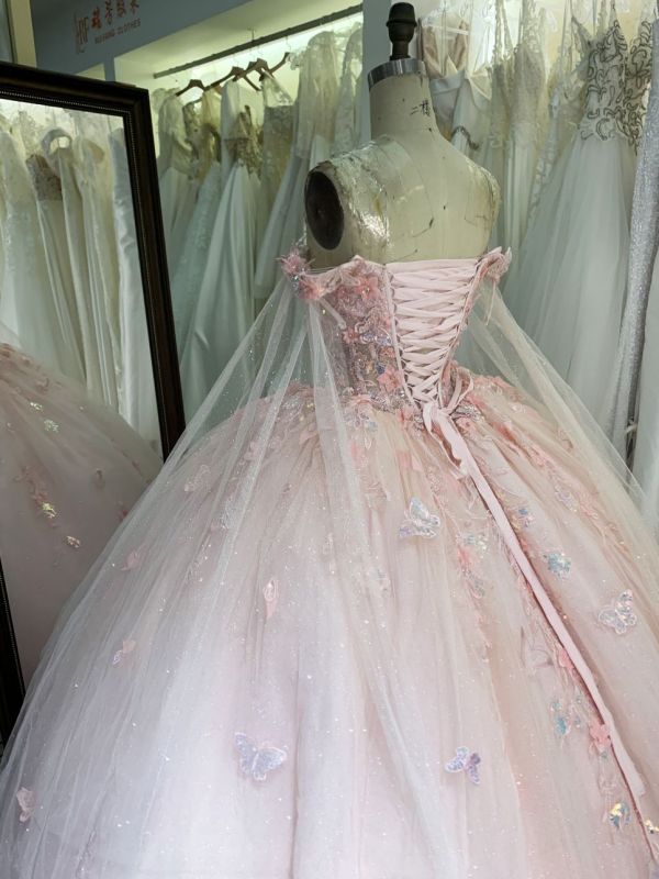 New custom high quality latest 3D flowers lace embroidery dresses evening ball gowns pink quinceanera dress 2025