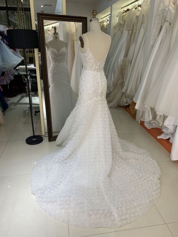 2025 New V neck embroidery lace elegant mermaid bridal white 3d floral dresses for a wedding guest