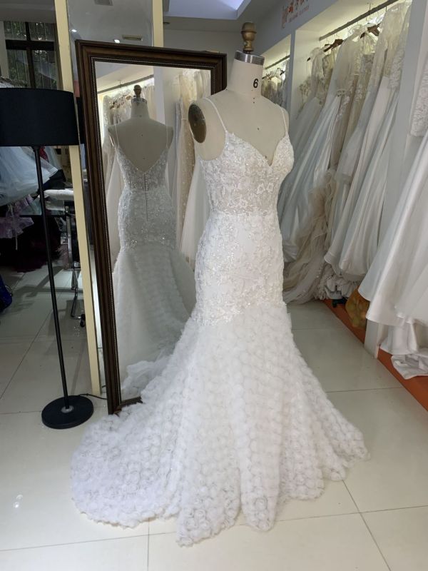 2025 New V neck embroidery lace elegant mermaid bridal white 3d floral dresses for a wedding guest