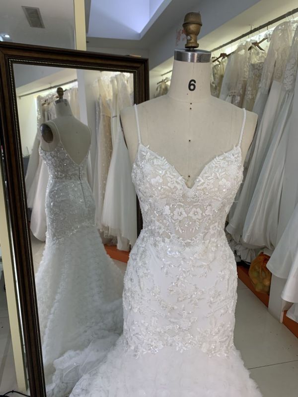 2025 New V neck embroidery lace elegant mermaid bridal white 3d floral dresses for a wedding guest
