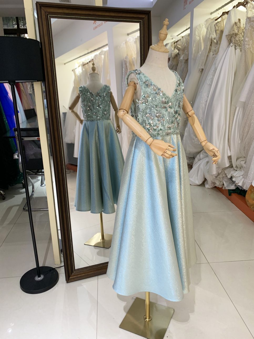 2025 green sleeveless embroidery beading A line lace up back children short evening shiny satin flower girls dresses