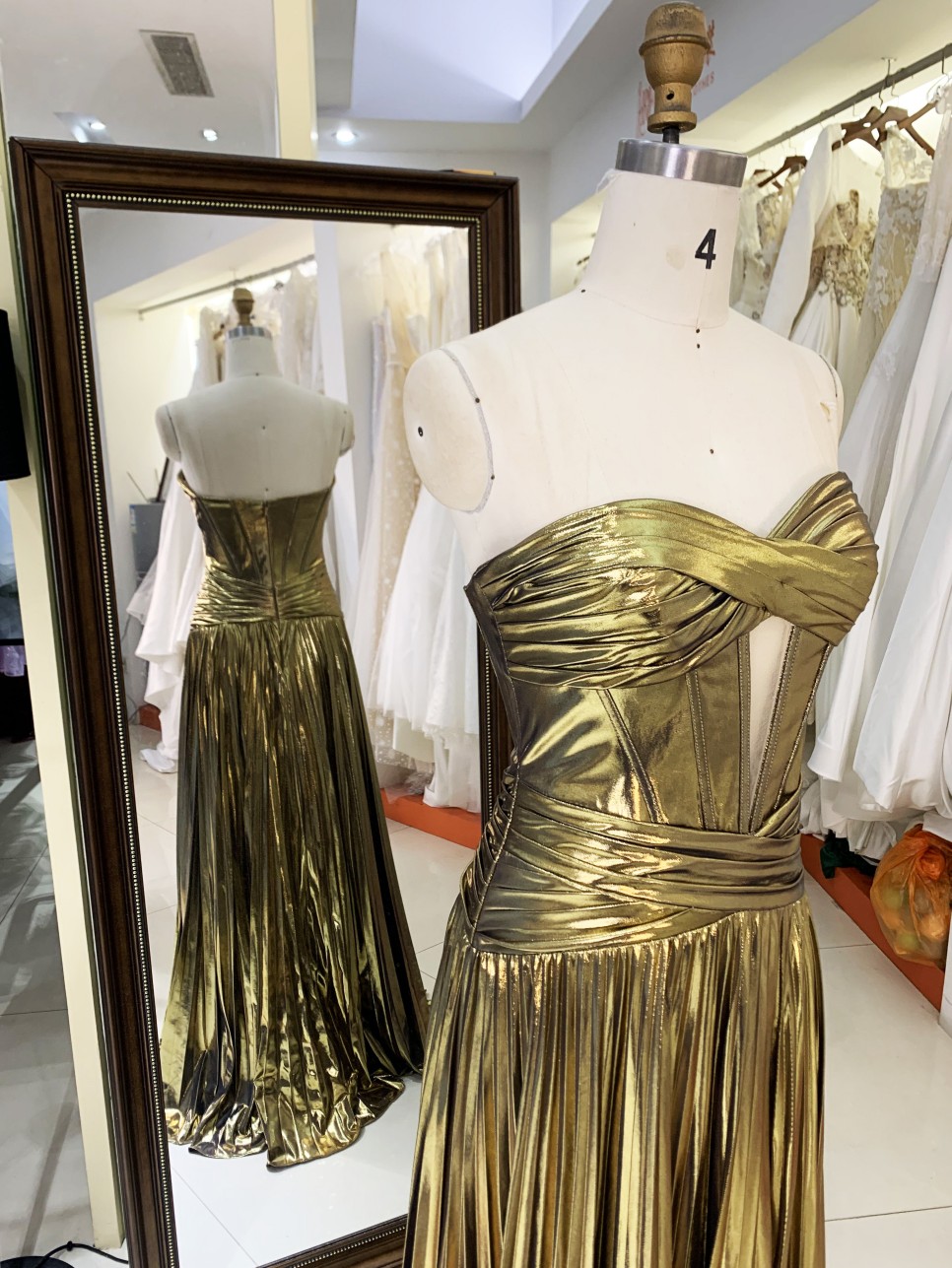 2025 New custom elegant women's pleat sleeveless back strap glitter gold A-Line Skirt prom dress for girl