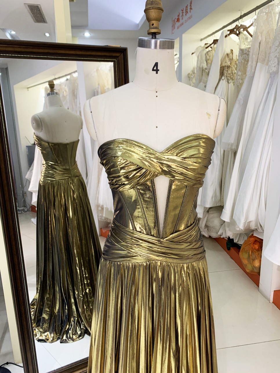 2025 New custom elegant women's pleat sleeveless back strap glitter gold A-Line Skirt prom dress for girl