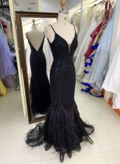 2025 wholesale black sleeveless mermaid crystal beading embellished fitted gown prom evening dresses with feathers