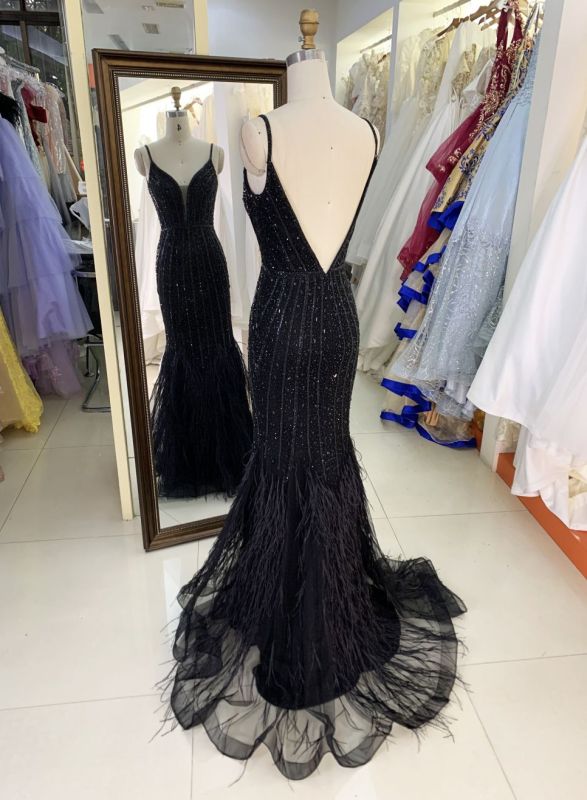 2025 wholesale black sleeveless mermaid crystal beading embellished fitted gown prom evening dresses with feathers