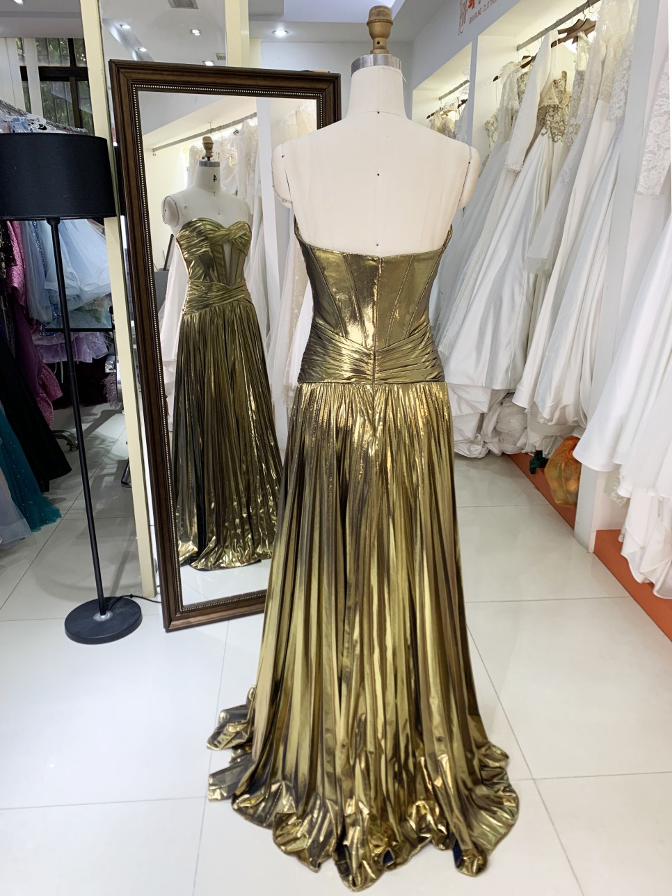 2025 New custom elegant women's pleat sleeveless back strap glitter gold A-Line Skirt prom dress for girl