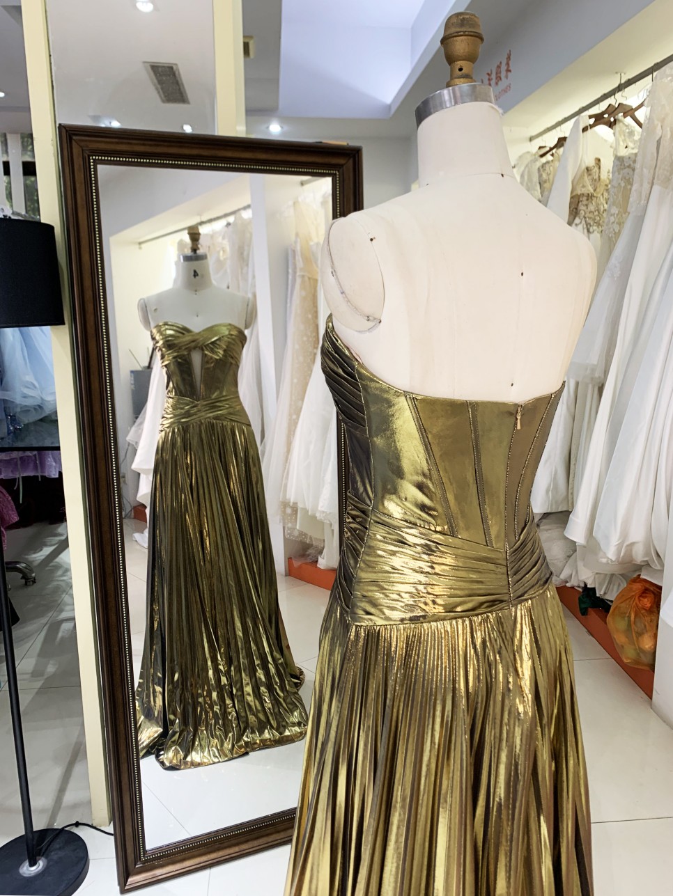 2025 New custom elegant women's pleat sleeveless back strap glitter gold A-Line Skirt prom dress for girl