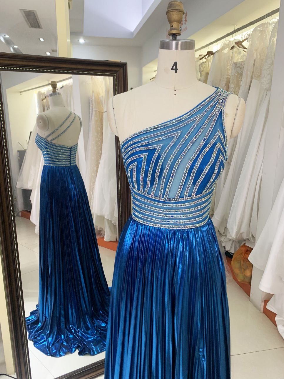 2025 New elegant glitter blue one shoulder crystal embellished gown satin fabric floor-length prom dress for women
