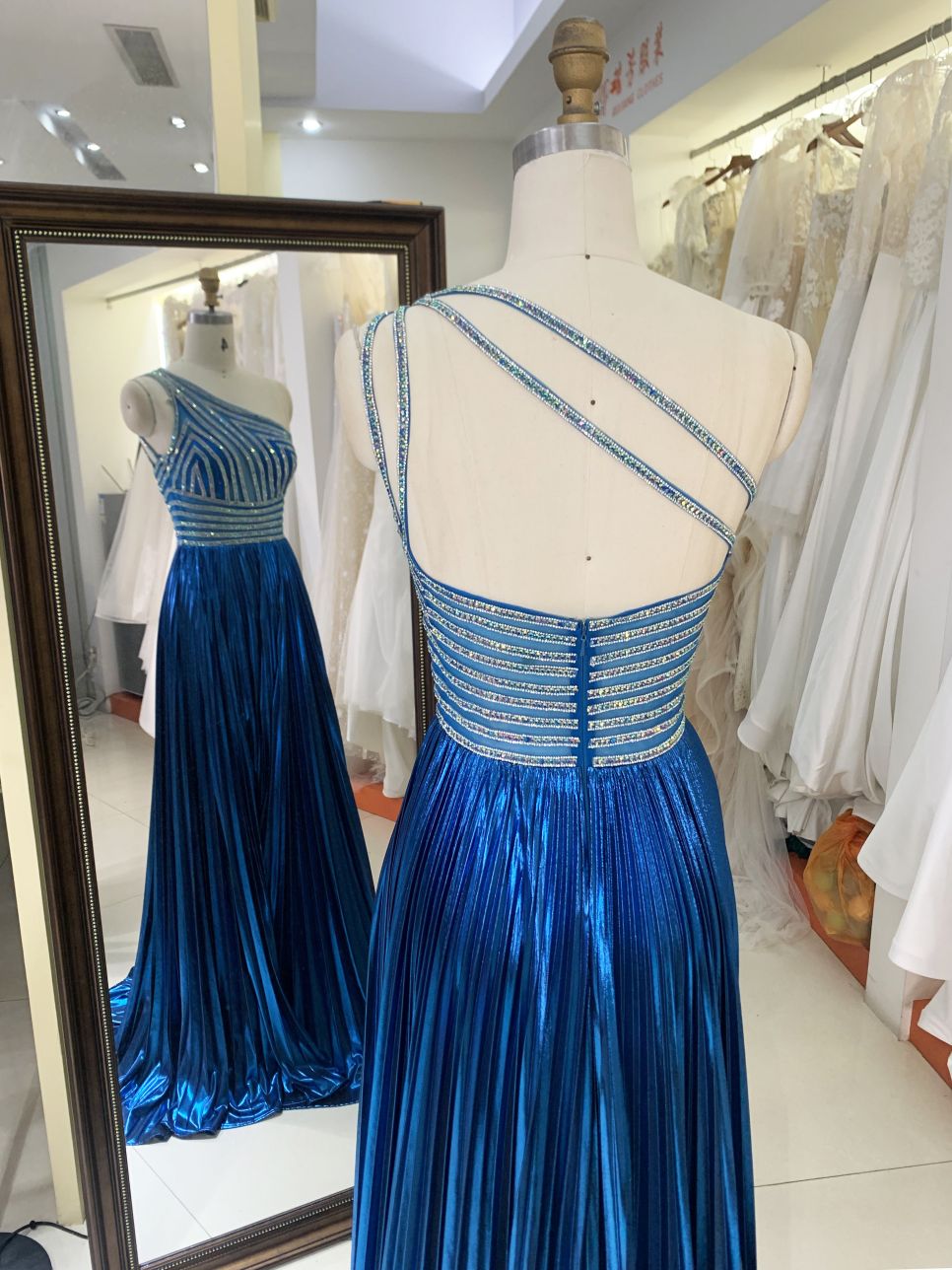 2025 New elegant glitter blue one shoulder crystal embellished gown satin fabric floor-length prom dress for women