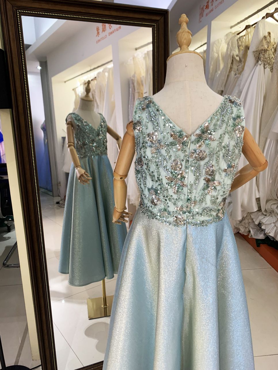 2025 green sleeveless embroidery beading A line lace up back children short evening shiny satin flower girls dresses