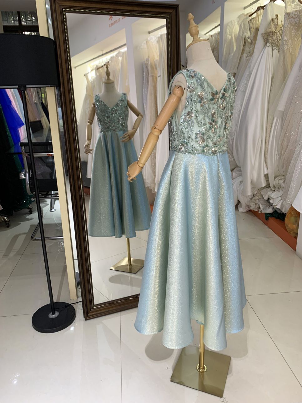 2025 green sleeveless embroidery beading A line lace up back children short evening shiny satin flower girls dresses