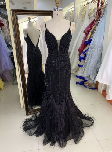2025 wholesale black sleeveless mermaid crystal beading embellished fitted gown prom evening dresses with feathers
