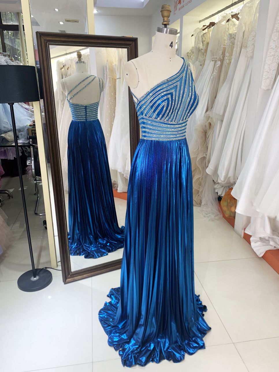 2025 New elegant glitter blue one shoulder crystal embellished gown satin fabric floor-length prom dress for women