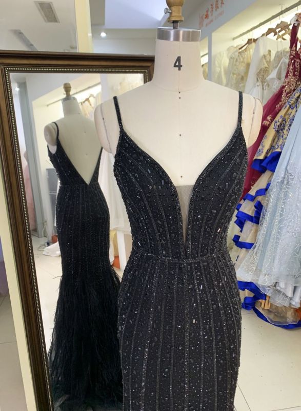 2025 wholesale black sleeveless mermaid crystal beading embellished fitted gown prom evening dresses with feathers