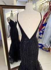 2025 wholesale black sleeveless mermaid crystal beading embellished fitted gown prom evening dresses with feathers