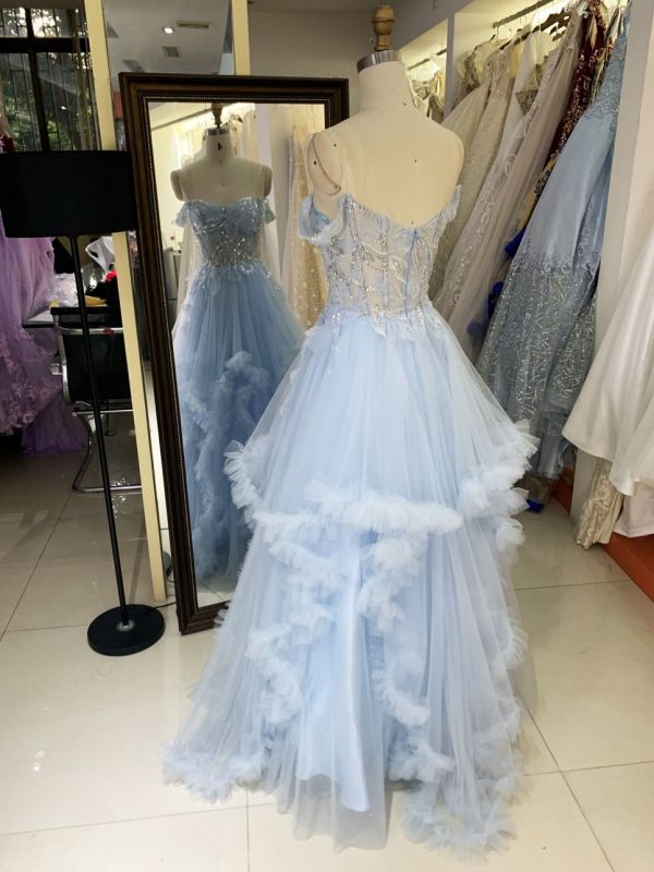 2025 light blue off the shoulder lace embellished corset bodice tulle formal princess ruffle prom dresses